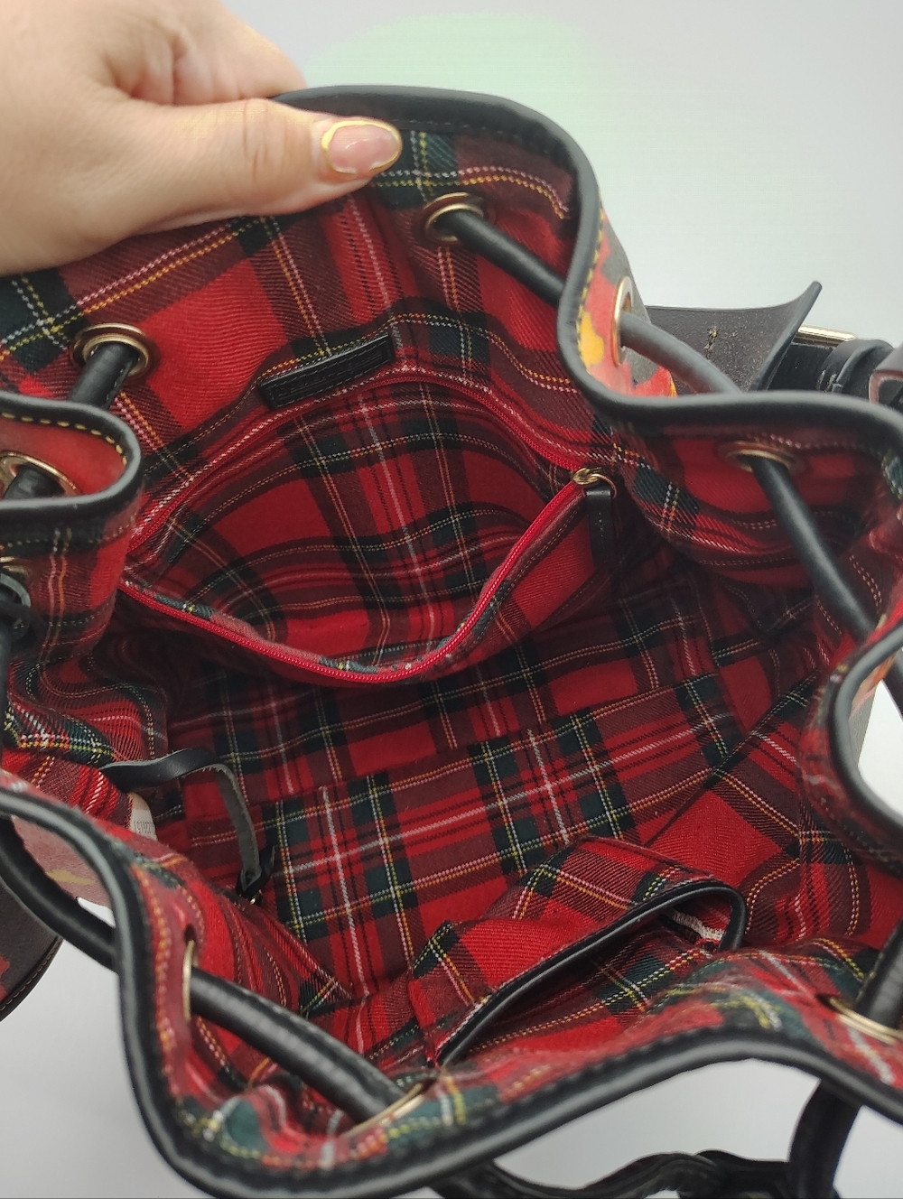 RARE Dooney & Bourke Schnauzer Design Black Bucket Bag In Red/Black/ Tartan - Picture 9 of 16